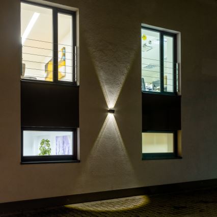 Soldrevet LED væglampe med sensor LED/2W/5V IP54