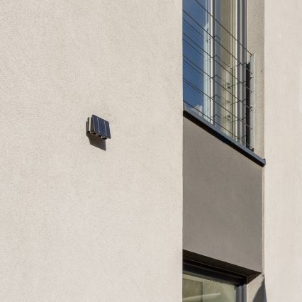 Soldrevet LED væglampe med sensor LED/2W/5V IP54