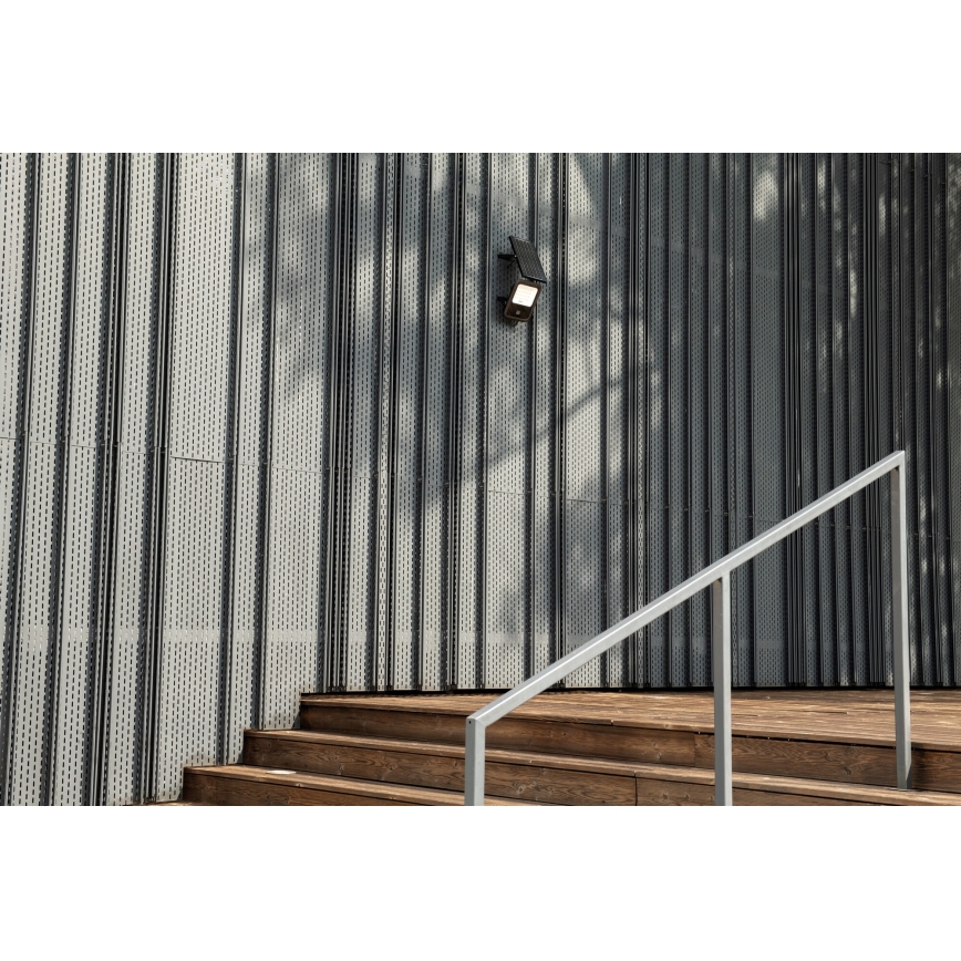 LED projektør dæmpbar med solpanel og dusk sensor LED/10W/10000 mAh 3,2V IP65 + fjernbetjening