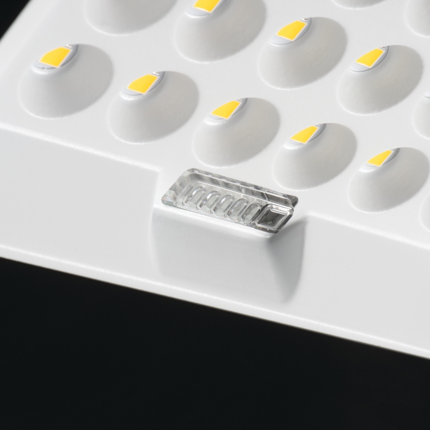 LED projektør dæmpbar med solpanel og dusk sensor LED/10W/10000 mAh 3,2V IP65 + fjernbetjening