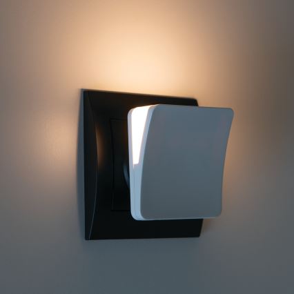 LED orienteringslampe med skumringssensor til stikkontakt HOFI LED/0,28W/230V hvid