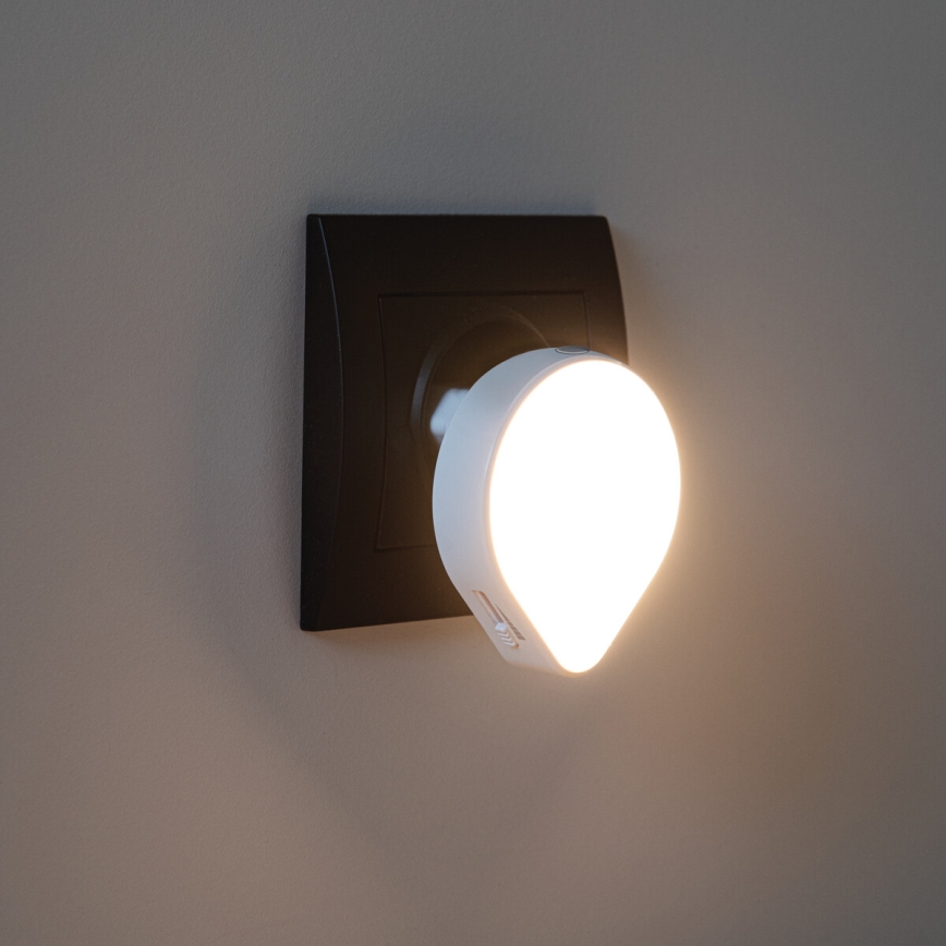 LED Dæmpbar orienteringslampe med skumringssensor til stikkontakt ULOV LED/0,5W/230V hvid