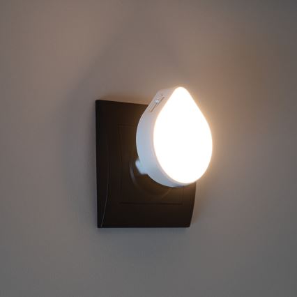 LED Dæmpbar orienteringslampe med skumringssensor til stikkontakt ULOV LED/0,5W/230V hvid