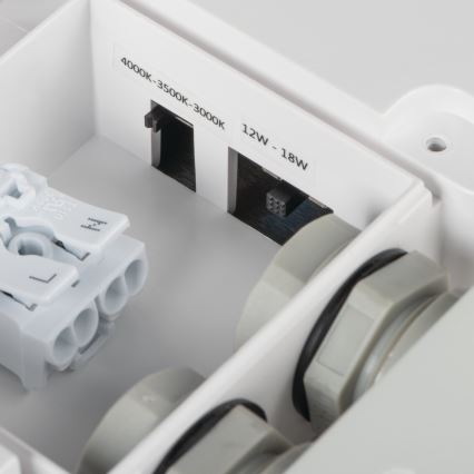 Udendørs LED loftlampe BENO LED/12/18W/230V 3000/3500/4000K IP65 hvid kantet
