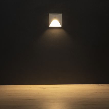 LED trappelampe med bevægelses- og skumringssensor EXIN LED/2,5W/230V 3000K IP65 hvid, kantet