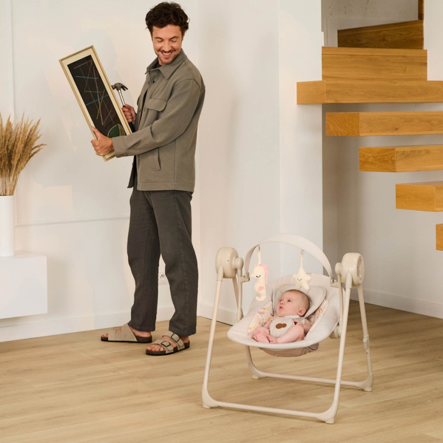 KINDERKRAFT - Babygynge med melodi SWINGEE, beige, 4xAAA/230V