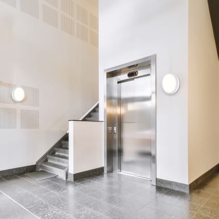 LED badeværelsesloftlampe med sensor LED/24W/230V 3000/4000/6500K IP65 Ø 30 cm hvid + fjernbetjening