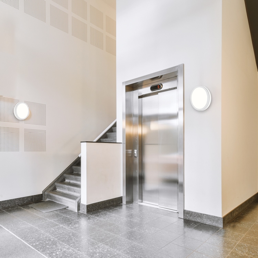 LED badeværelsesloftlampe med sensor LED/24W/230V 3000/4000/6500K IP65 Ø 30 cm hvid + fjernbetjening
