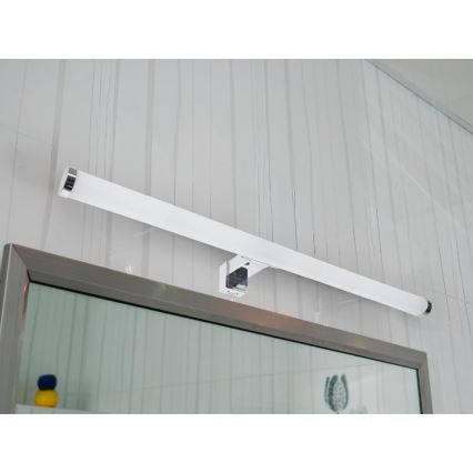 LED belysning til badeværelsesspejl LED/12W/230V 59,5 cm IP44 blank krom