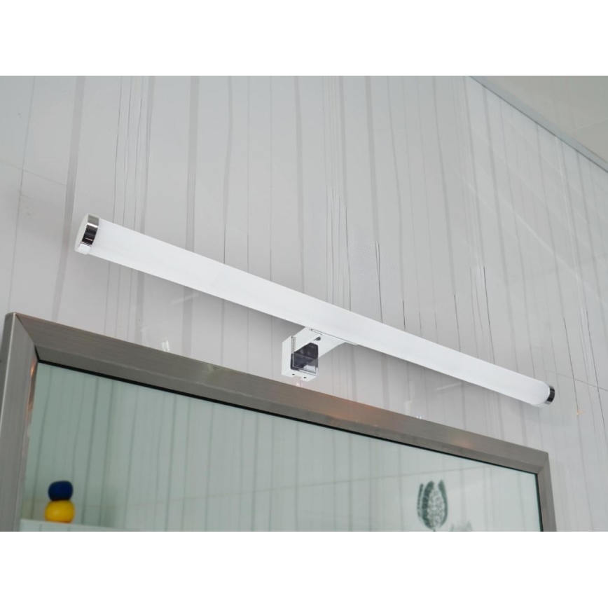 LED belysning til badeværelsesspejl LED/12W/230V 59,5 cm IP44 blank krom
