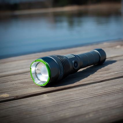 LED dæmpbar genopladelig lommelygte med powerbank-funktion LED/30W/5V IPX7 3000 lm 4000 mAh