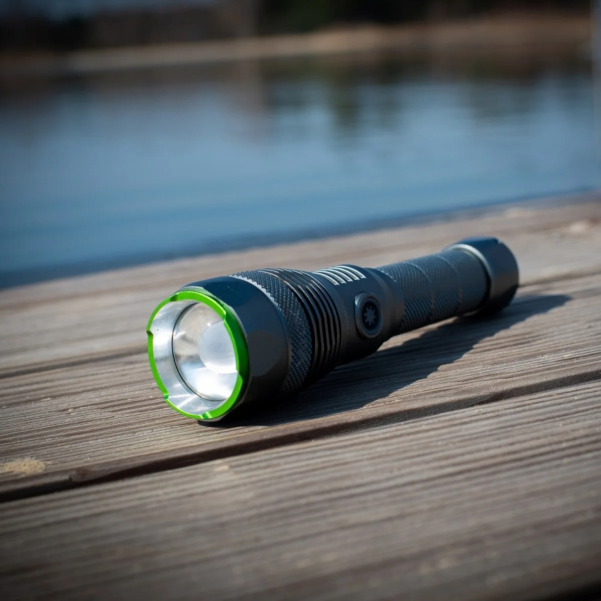 LED dæmpbar genopladelig lommelygte med powerbank-funktion LED/30W/5V IPX7 3000 lm 4000 mAh