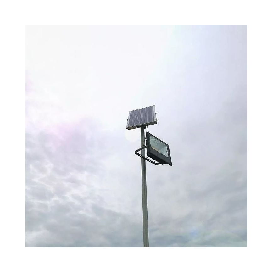 LED Dæmpbar solcelleprojektør LED/12W/3,2V 6000K IP65 5000 mAh + fjernbetjening