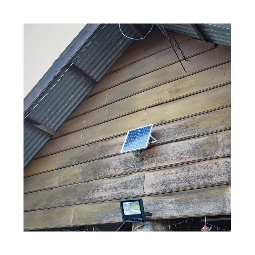 LED Dæmpbar solcelleprojektør LED/12W/3,2V 6000K IP65 5000 mAh + fjernbetjening