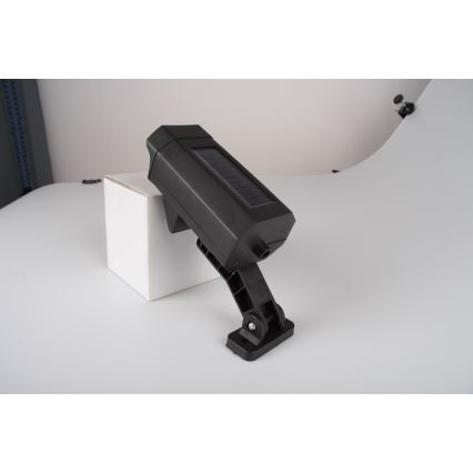 LED-falsk overvågningskamera med sensor og solcellepanel LED/5W/5,5V 800 mAh IP65 + fjernbetjening