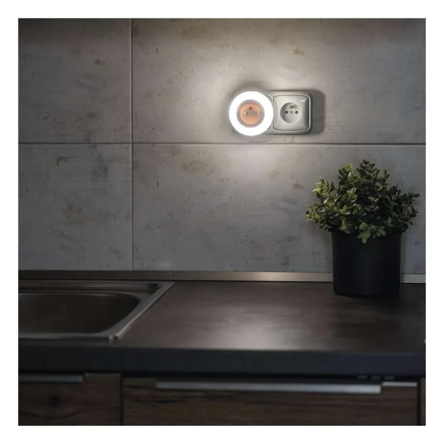 LED-natlampe med sensor og stikkontakt LED/0,3W/230V