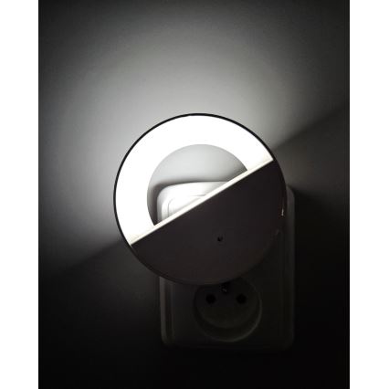 LED natlampe med skumringssensor LED/0,5W/230V hvid