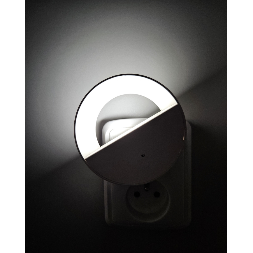 LED natlampe med skumringssensor LED/0,5W/230V hvid