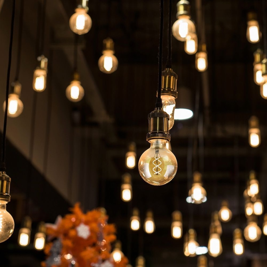 LED-pære FILAMENT G125 E27/5W/230V 1800K