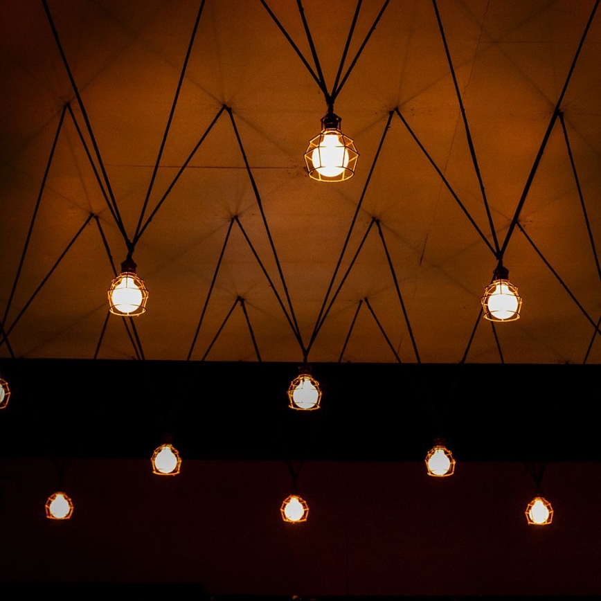 LED-pære FILAMENT G95 E27/6W/230V 3000K