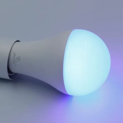 LED-pære med RGBW-farver dæmpbar A60 E27/15W/230V 2700-6500K Wi-Fi Tuya