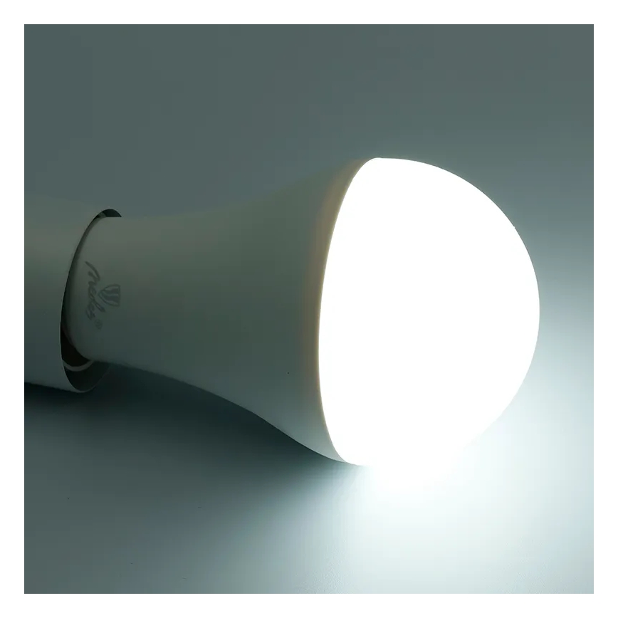 LED-pære med RGBW-farver dæmpbar A60 E27/15W/230V 2700-6500K Wi-Fi Tuya