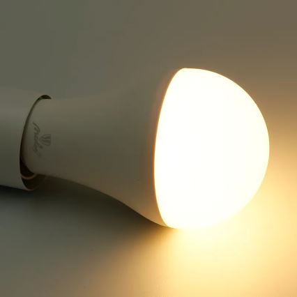 LED-pære med RGBW-farver dæmpbar A60 E27/15W/230V 2700-6500K Wi-Fi Tuya
