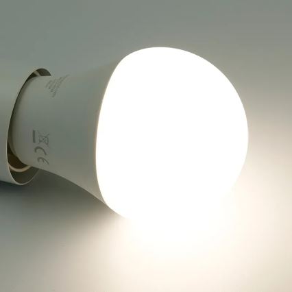 LED-pære med RGBW-farver dæmpbar A60 E27/9W/230V 2700-6500K Wi-Fi Tuya