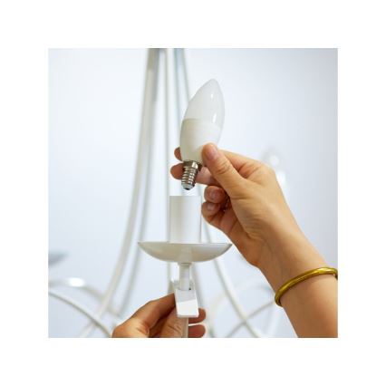 LED-pære med RGBW-farver dæmpbar C37 E14/4,9W/230V 2200-6500K CRI 90 Wi-Fi -WiZ