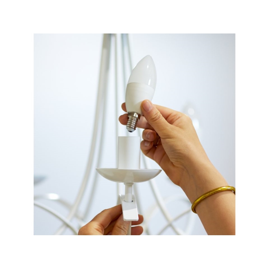 LED-pære med RGBW-farver dæmpbar C37 E14/4,9W/230V 2200-6500K CRI 90 Wi-Fi -WiZ