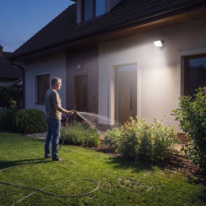 LED-reflektor med bevægelses- og skumringssensor TAMBO EVO LED/30W/230V 4000K IP44 sort