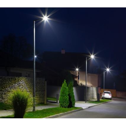 LED solcelledrevet gadelampe med sensor STREET LED/15W/7,4V 4000K IP65 5400 mAh