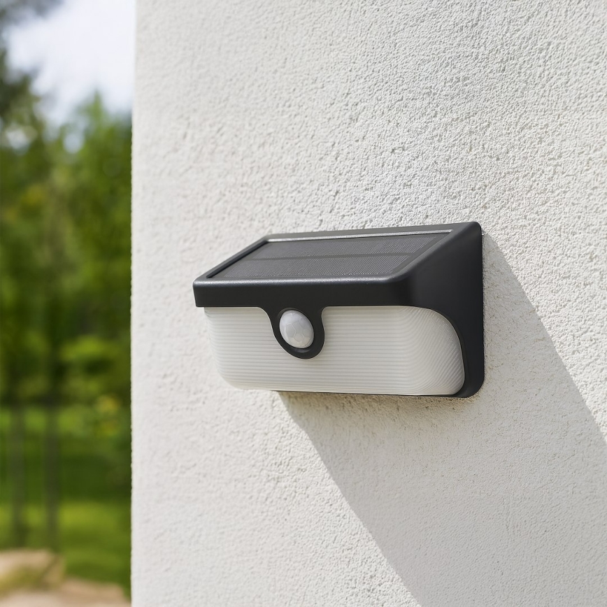 LED-solcelledrevet væglampe med sensor LINK LED/5W/3,7V IP65, sort