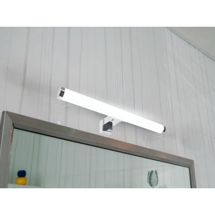 LED spejlbelysning til badeværelset LED/8W/230V 30 cm IP44 blank krom