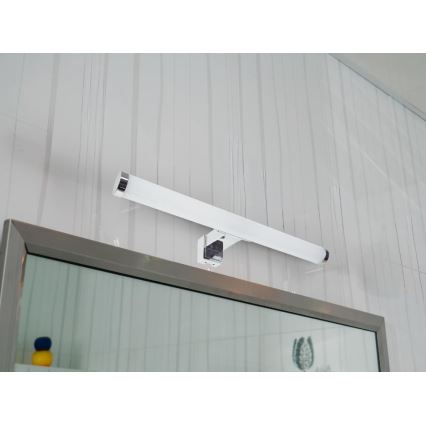 LED spejlbelysning til badeværelset LED/8W/230V 30 cm IP44 blank krom