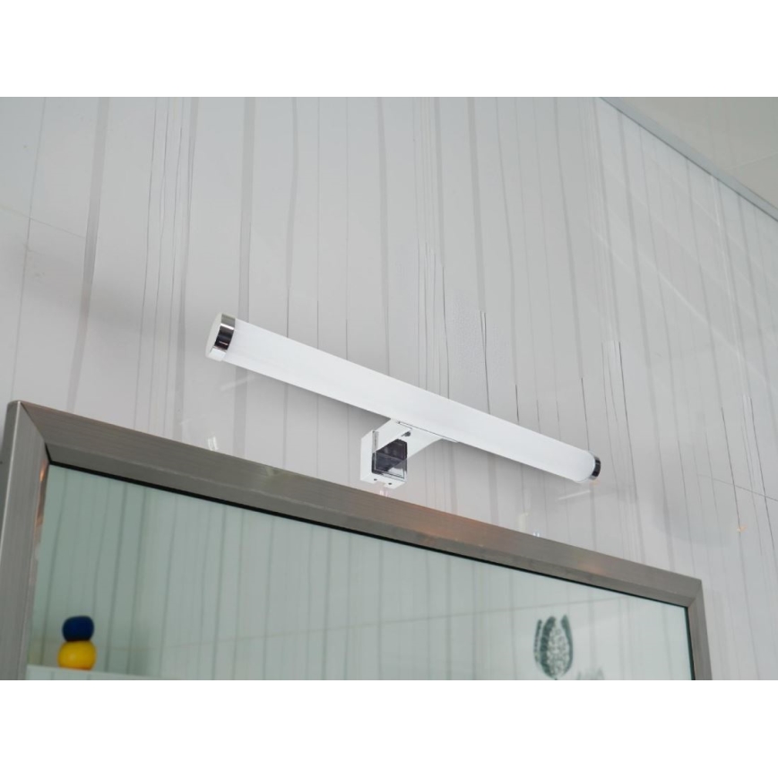 LED spejlbelysning til badeværelset LED/8W/230V 30 cm IP44 blank krom
