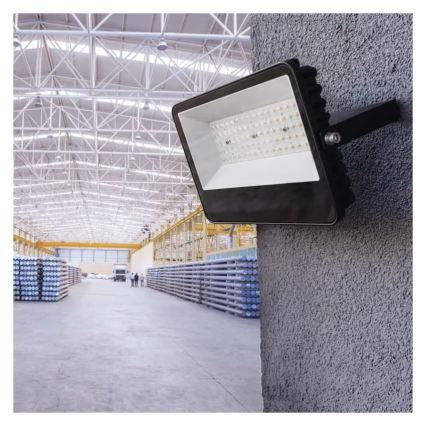 LED-reflektor AVENO LED/48W/230V 4000K 7200 lm IP66 sort