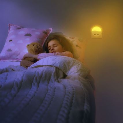 LED Vågelampe m. skumringssensor 2xUSB LED/0,45W/230V 3000K