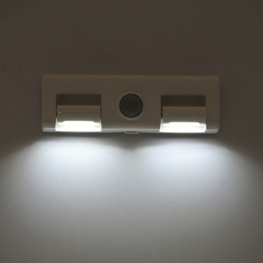 LED væglampe med sensor LED/3xAAA/4,5V