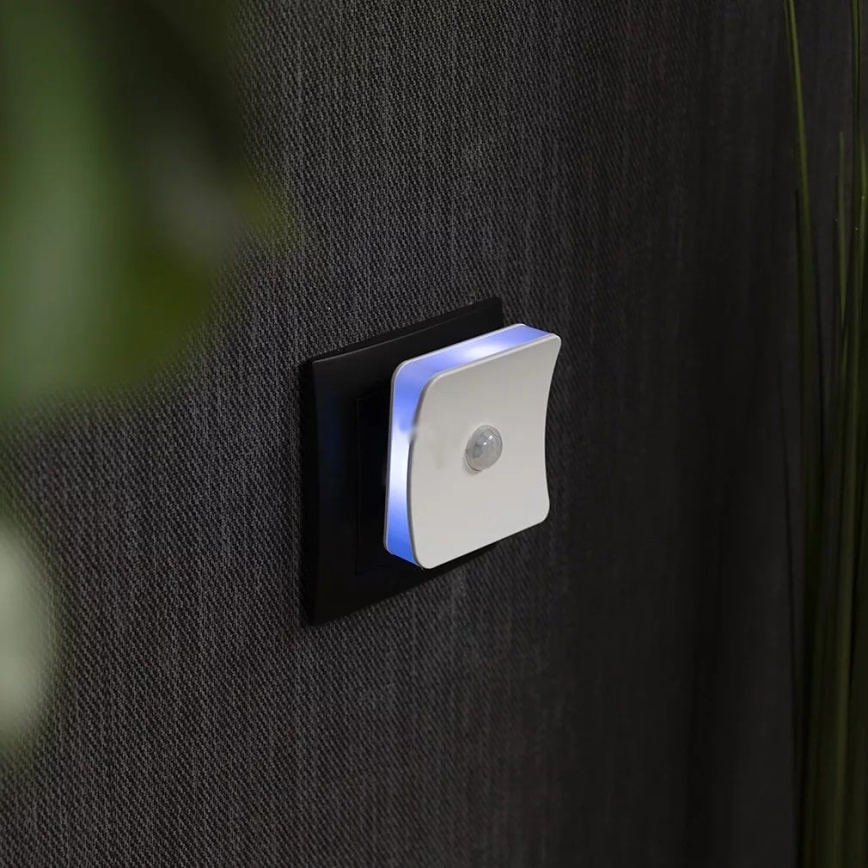 Ledvance - LED RGB Orienteringslys til stikkontakt med sensor LUNETTA LED/0,3W/230V