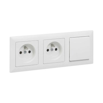 Legrand - Dobbelt husholdningsstikkontakt og 1-polet afbryder nr. 1 med ramme SUNO 250 V hvid