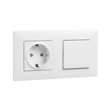 Legrand - SCHUKO-stikkontakt og 1-polet afbryder nr. 1 med ramme NILOE STEP 250V hvid