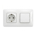 Legrand - SCHUKO-stikkontakt til bolig og enpols afbryder nr. 1 med ramme NILOE 250V hvid