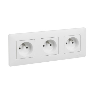 Legrand - Tredobbelt stikkontakt til bolig med ramme NILOE STEP 250V hvid