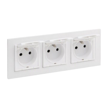 Legrand - Tredobbelt udendørs stikkontakt til bolig med ramme NILOE STEP 250V IP44 hvid