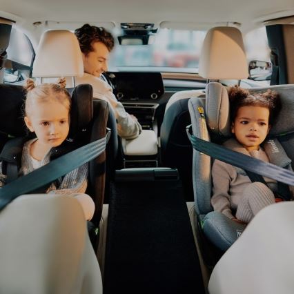 Lionelo - Drejbar autostol med base BRAVE i-Size 40-150 cm Sort Carbon