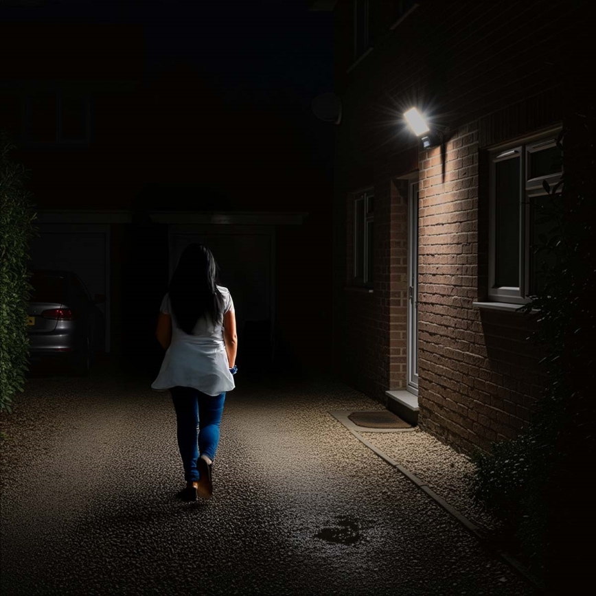 LED dæmpbar projektør med bevægelsessensor SmartLife LED/20W/230V 3000-6500K IP44 Wi-Fi