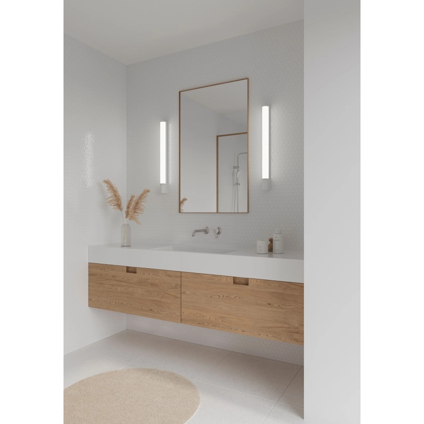 Nordlux - MALAIKA LED spejlbelysning til badeværelse med stikkontakt, 15W/230V, IP44, 68,4 cm, hvid