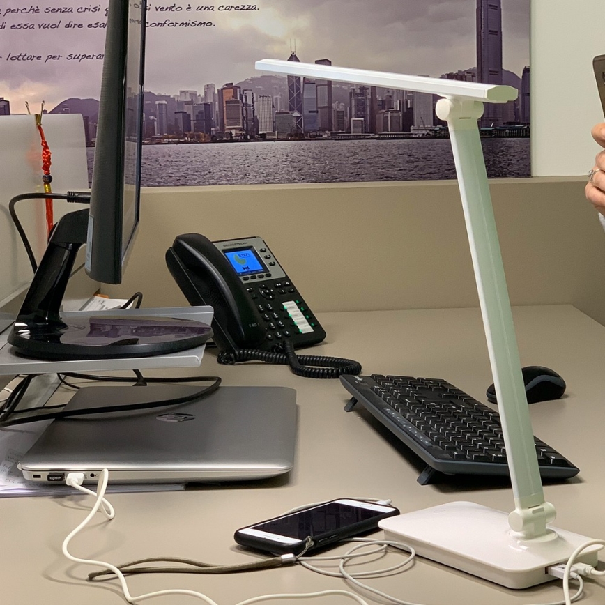 ONLI - LED bordlampe m. touch-funktion og USB dæmpbar portem DESKI LED/7W/230V 4000K hvid