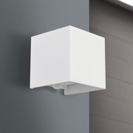 LED Udendørs væglampe m. bevægelses- og skumringssensor CUBE-S LED/13W/230V IP54 hvid